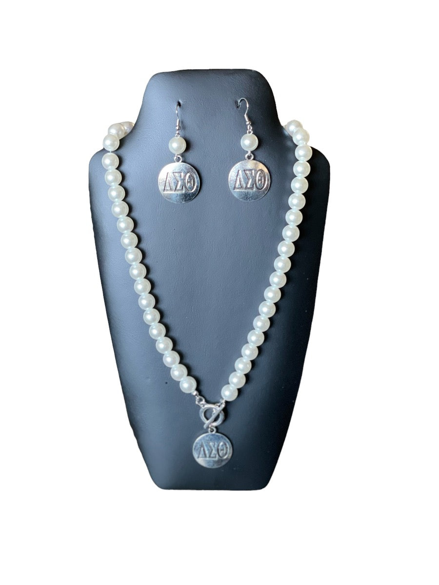 Deltas & Pearls Set